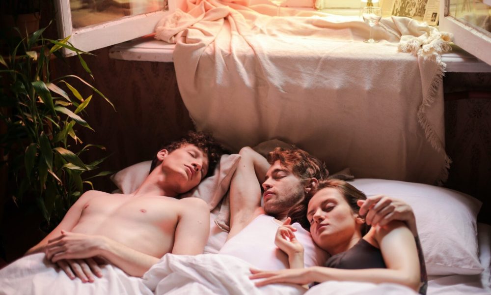 WHY YOU SHOULD TRY GROUP SEX AS A FEMALE